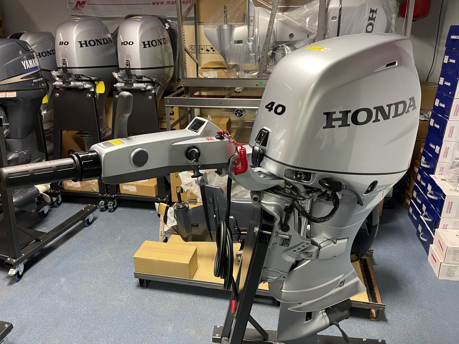 honda 40 hp long shaft bf40 lrtz (including tiller handle steering and propeller) Honda 40 HP long shaft BF40 LRTZ (including tiller handle steering and propeller)
