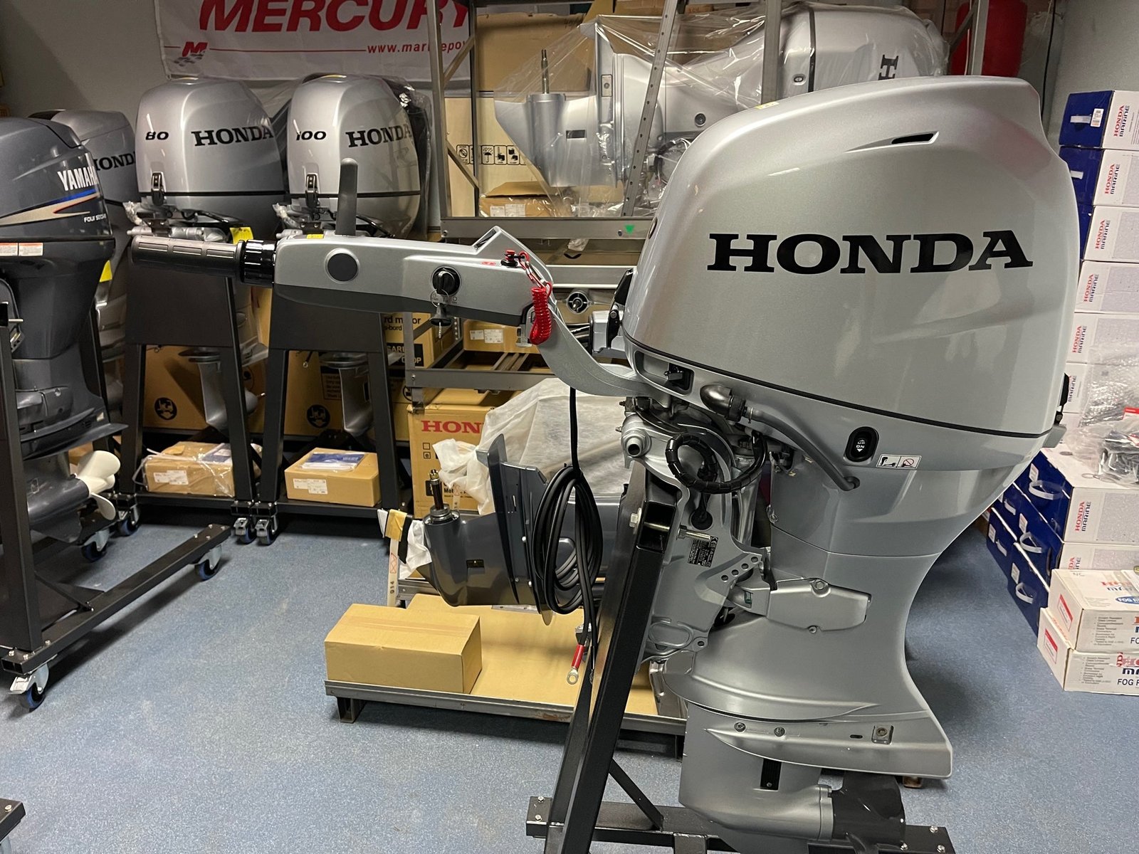 honda 40 hp short shaft bf40 srtu (including tiller handle steering and propeller) Honda 40 HP short shaft BF40 SRTU (including tiller handle steering and propeller)