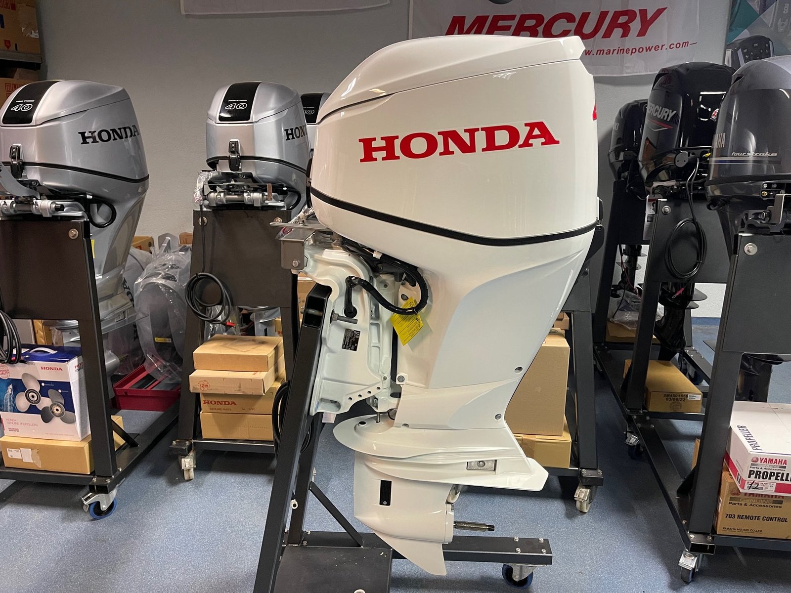 honda 60 hp long shaft bf60 lrtu white (including remote control, gauges and propeller) Honda 60 HP long shaft BF60 LRTU white (including remote control, gauges and propeller)