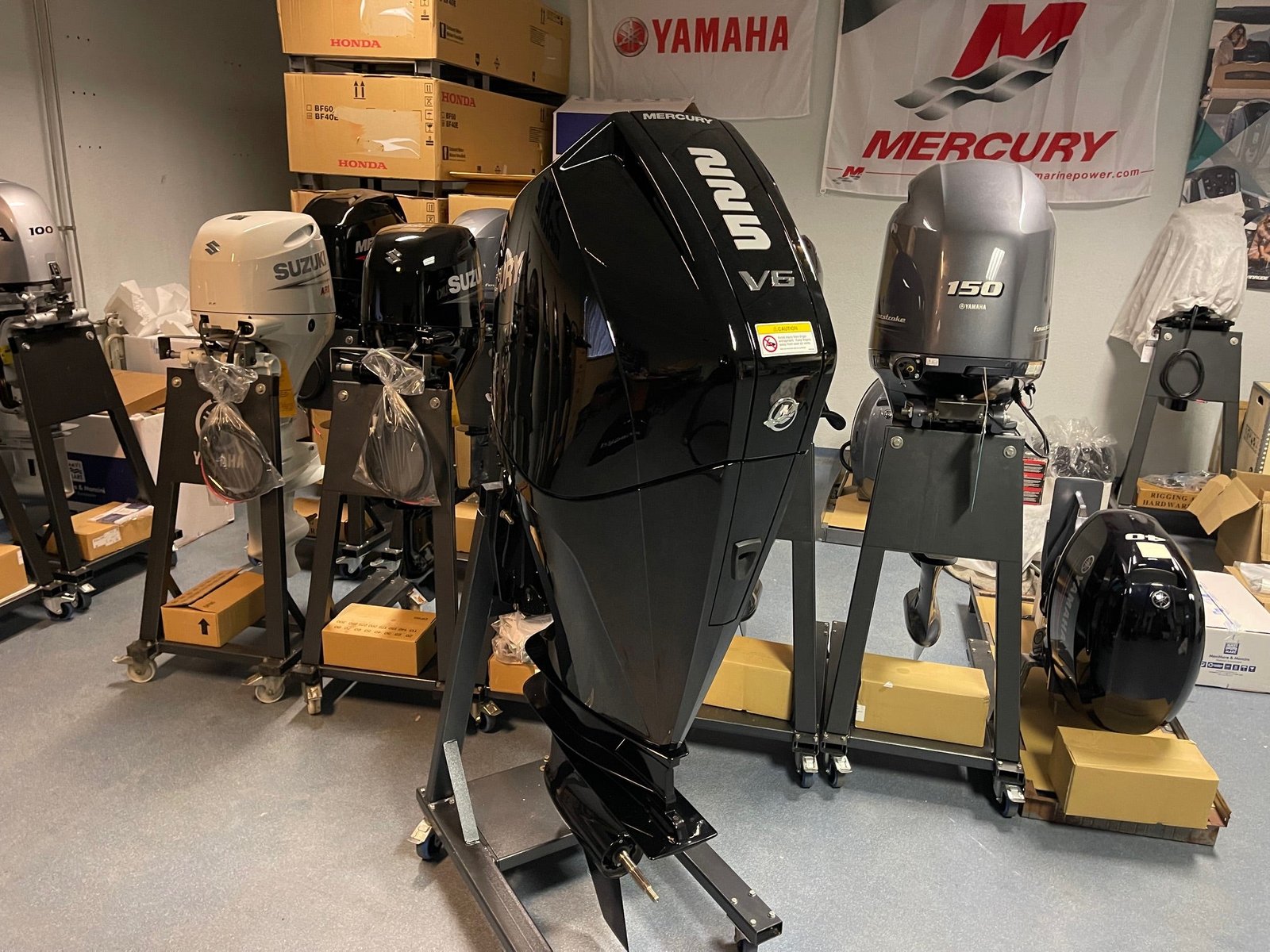 mercury 225 hp extra long shaft f225 ds (including digital remote control, gauges and stainless steel propeller) Mercury 225 HP extra long shaft F225 DS (including digital remote control, gauges and stainless steel propeller)