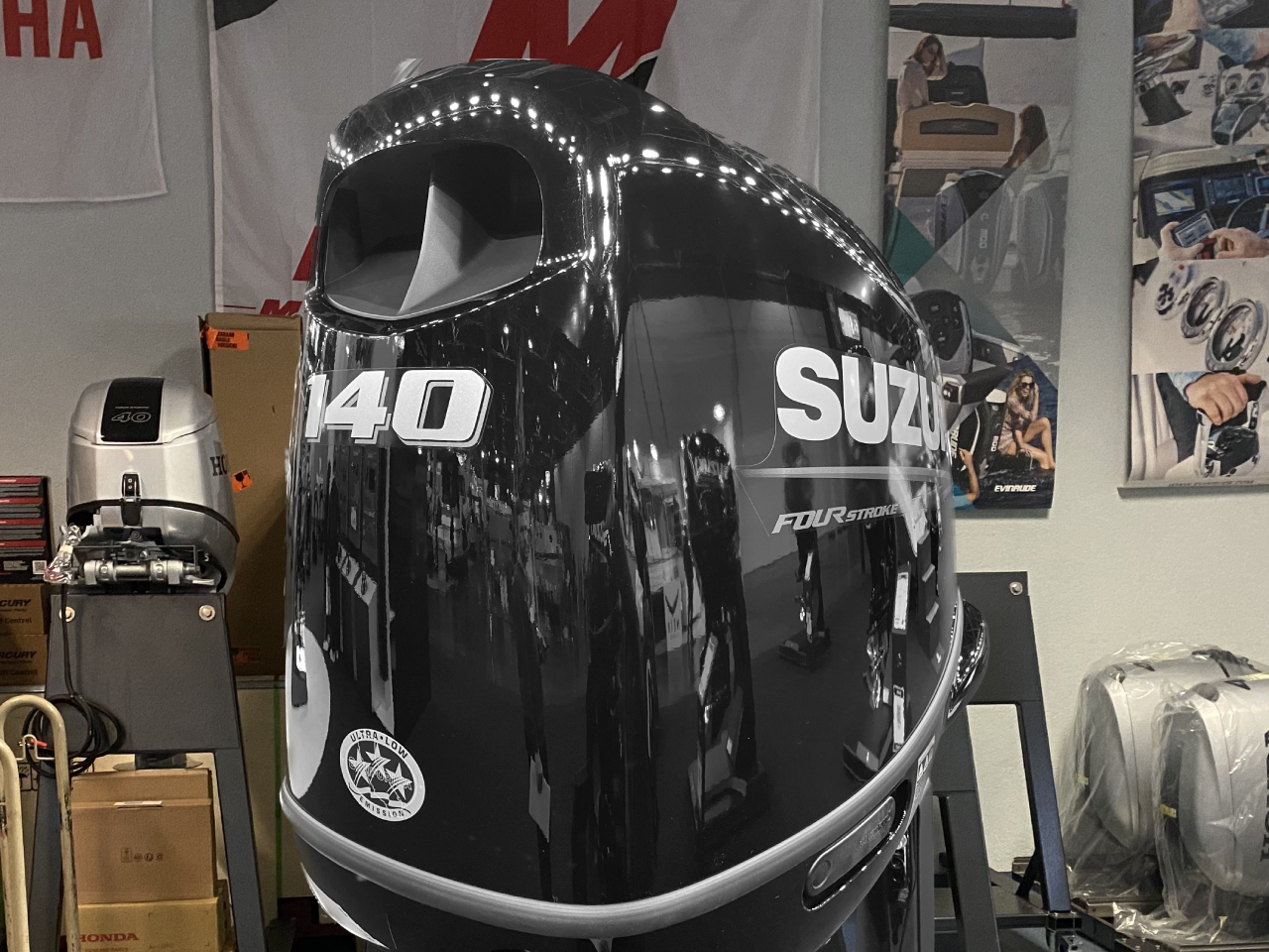 suzuki 140 hp long shaft df140 btl (including remote control, gauges and propeller) Suzuki 140 HP long shaft DF140 BTL (including remote control, gauges and propeller)