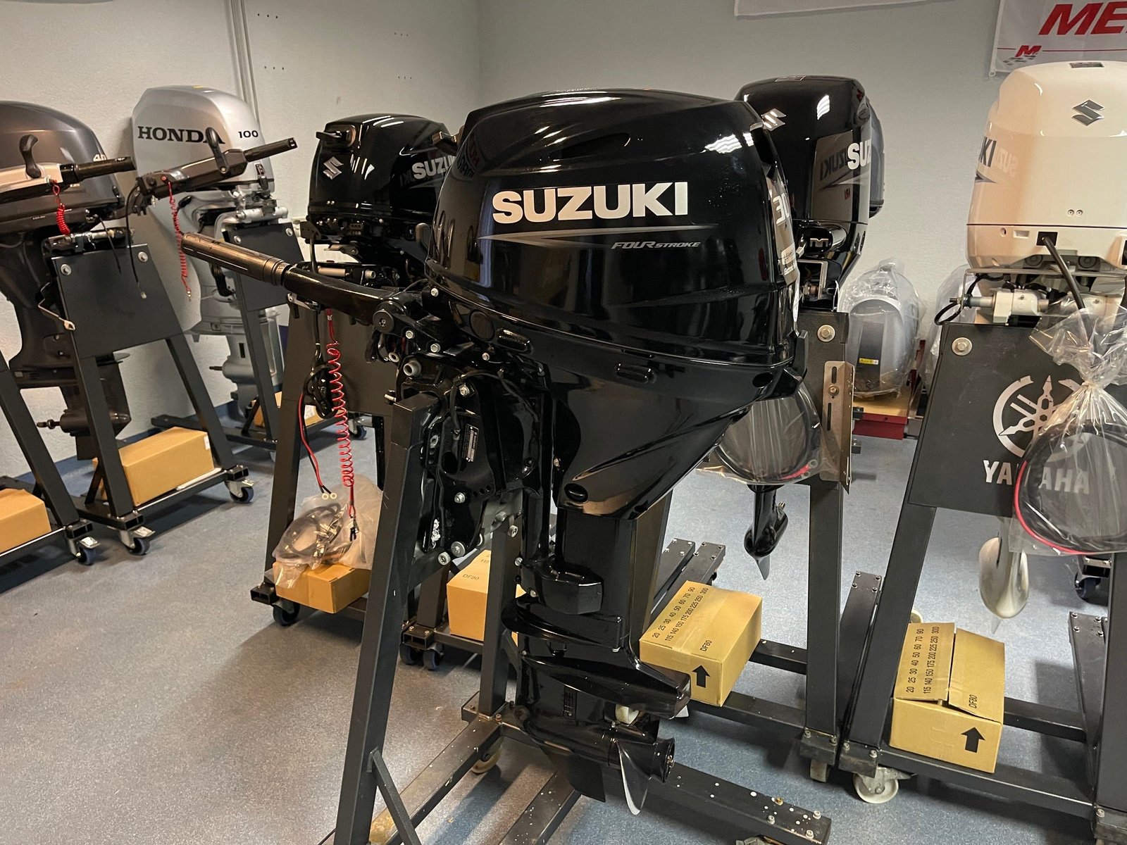 suzuki 30 hp long tail df30 atl (including steering lever and propeller) Suzuki 30 HP long tail DF30 ATL (including steering lever and propeller)