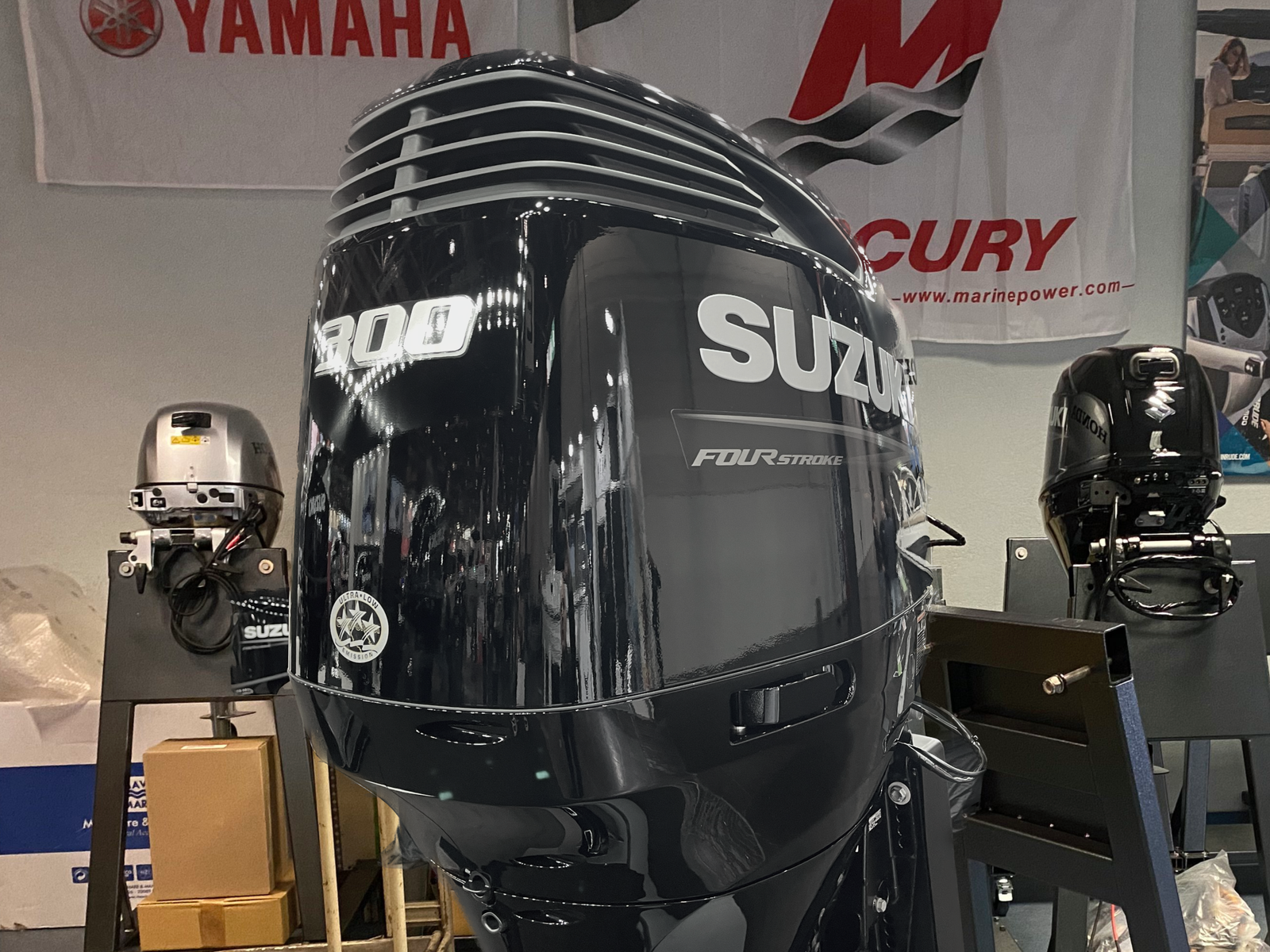 suzuki 300 hp extra long shaft df300 apx (including drive by wire control, meters and propeller) Suzuki 300 HP extra long shaft DF300 APX (including drive-by-wire control, meters and propeller)