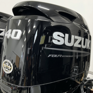 Suzuki 40 HP long tail DF40 ATL (includes remote control, gauges and propeller)