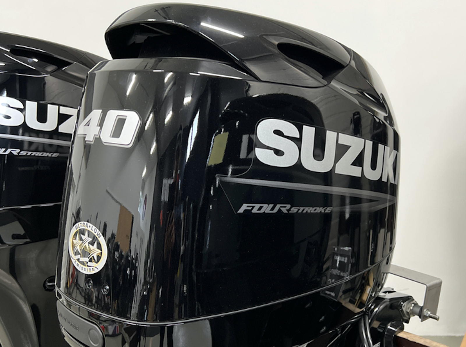 suzuki 40 hp long tail df40 atl (includes remote control, gauges and propeller) Suzuki 40 HP long tail DF40 ATL (includes remote control, gauges and propeller)