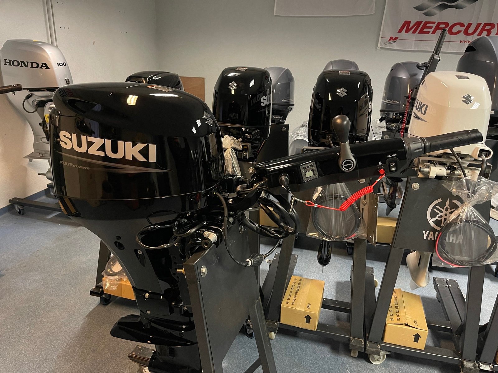 suzuki 60 hp long shaft df60 athl (including tiller handle steering with trolling and propeller) Suzuki 60 HP long shaft DF60 ATHL (including tiller handle steering with trolling and propeller)